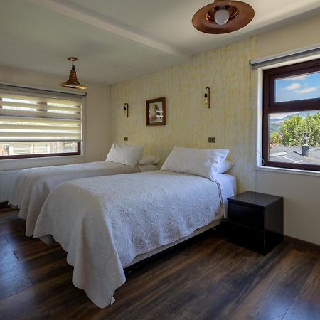 Abriga Bed And Breakfast Coyhaique Exterior photo