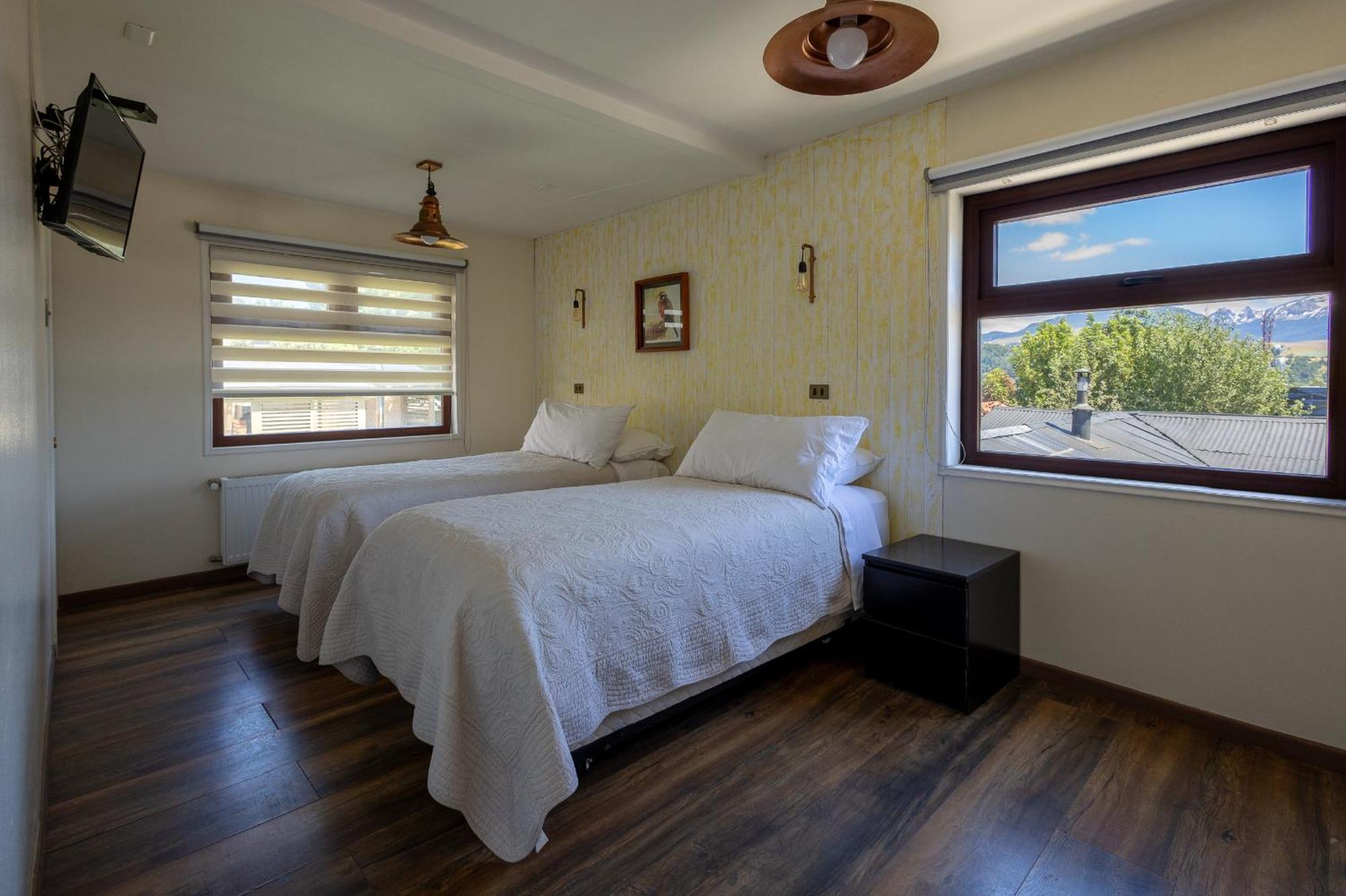 Abriga Bed And Breakfast Coyhaique Exterior photo