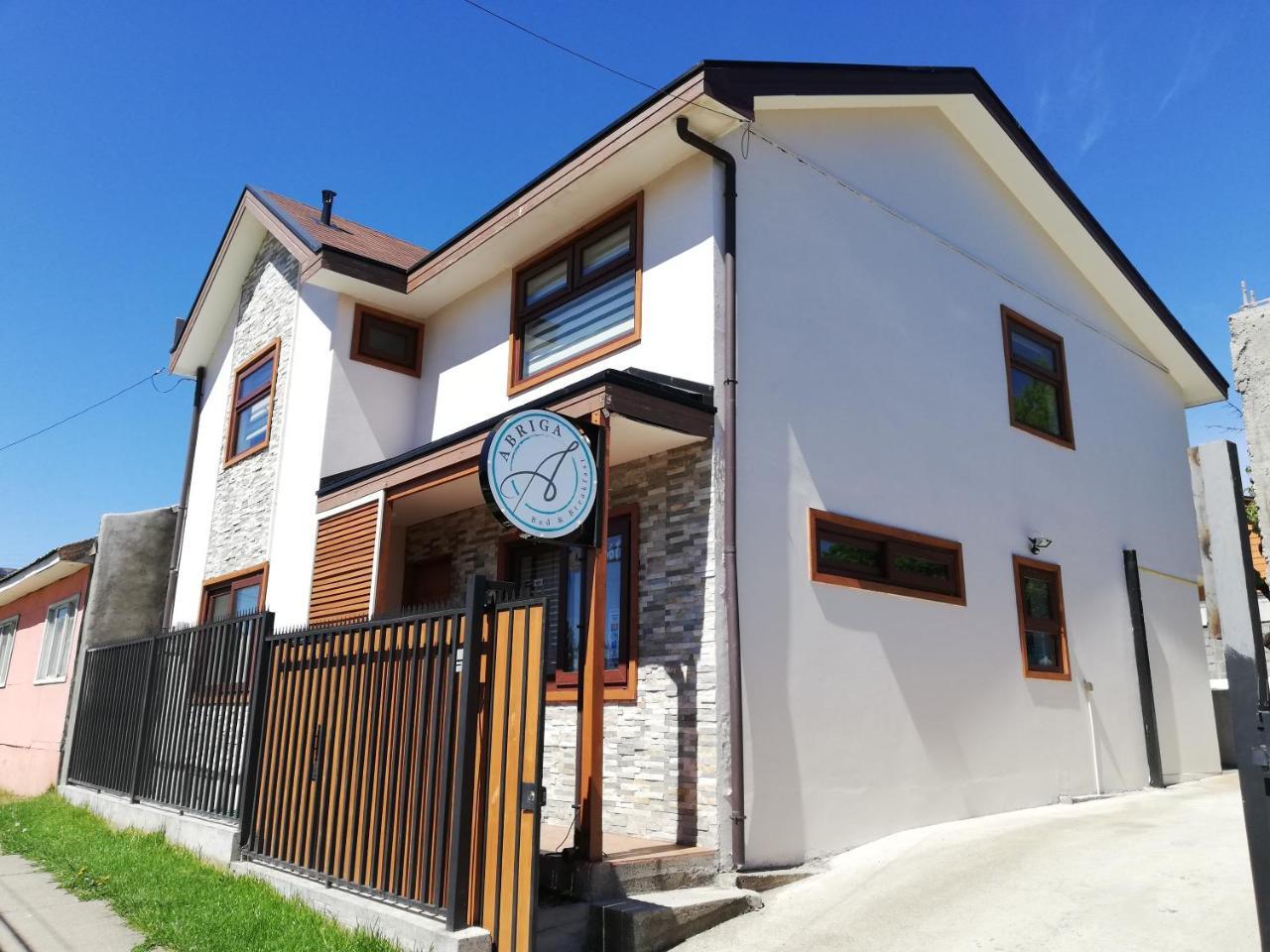 Abriga Bed And Breakfast Coyhaique Exterior photo