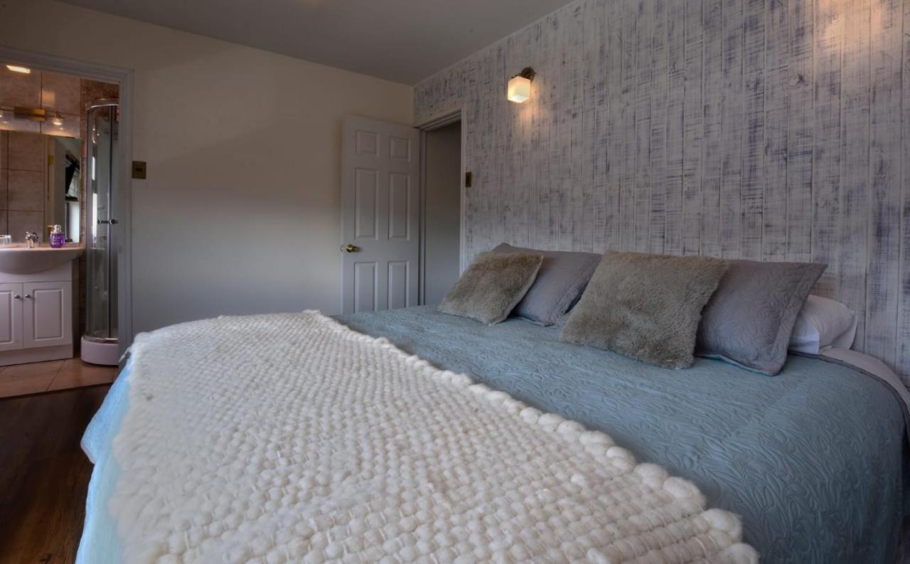 Abriga Bed And Breakfast Coyhaique Exterior photo
